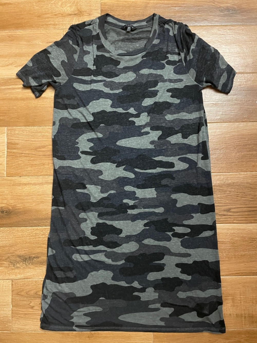 Women’s Lucky Brand Gray & Black Camo Tee Dress, Size Medium